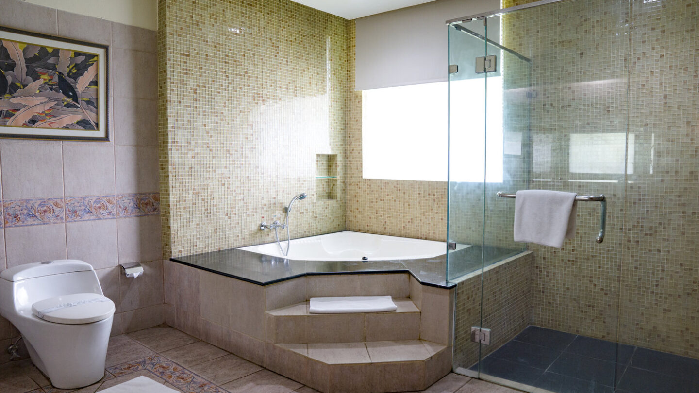 Bathroom Royal Suite Grage Resort Sangkan