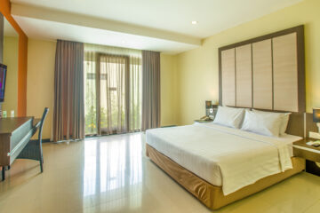 Bedroom Executive King Bed di Grage Resort Sangkan